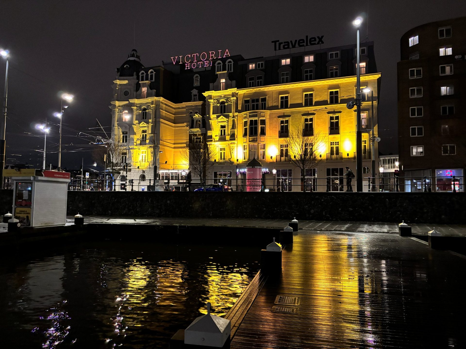 Park Victoria Hotel at night